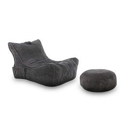 Dlaczego warto mieć pufy w salonie?